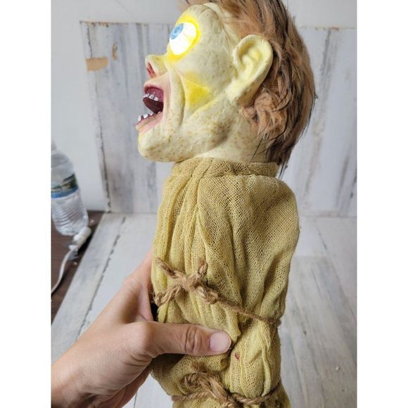 Gemmy zombie body bag animated light up Halloween prop home decor lawn - Picture 3 of 9